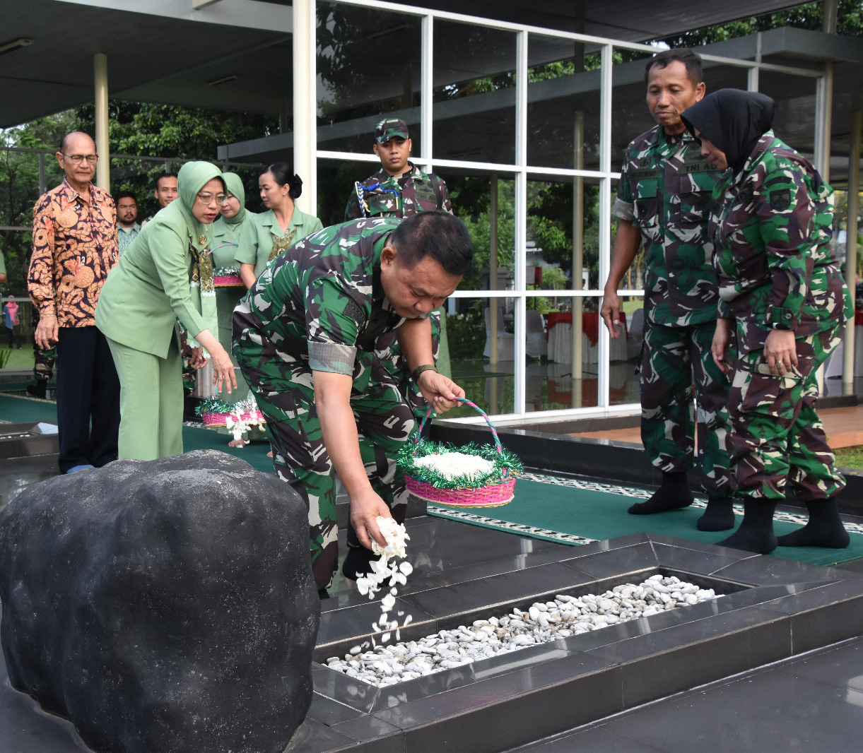 Kasad Ziarah ke Makam Jenderal TNI (Anumerta) Gatot Soebroto dan Kunjungi Museum Pribadi